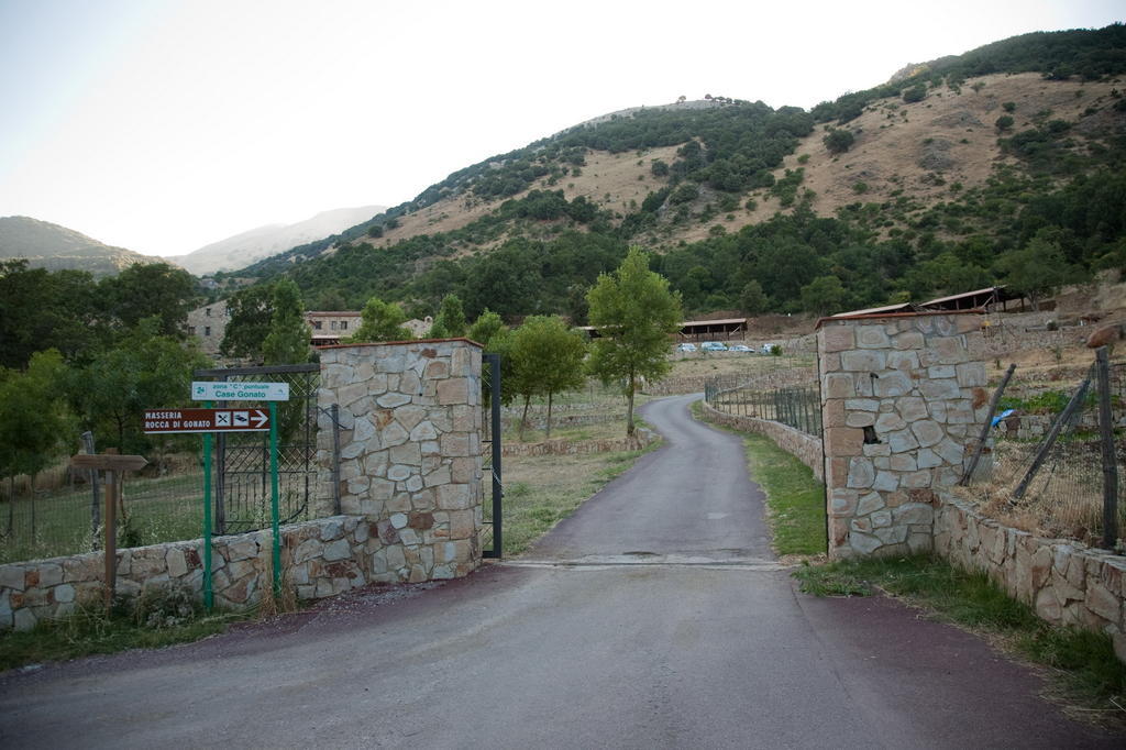 Masseria Rocca Di Gonato Castelbuono  Buitenkant foto