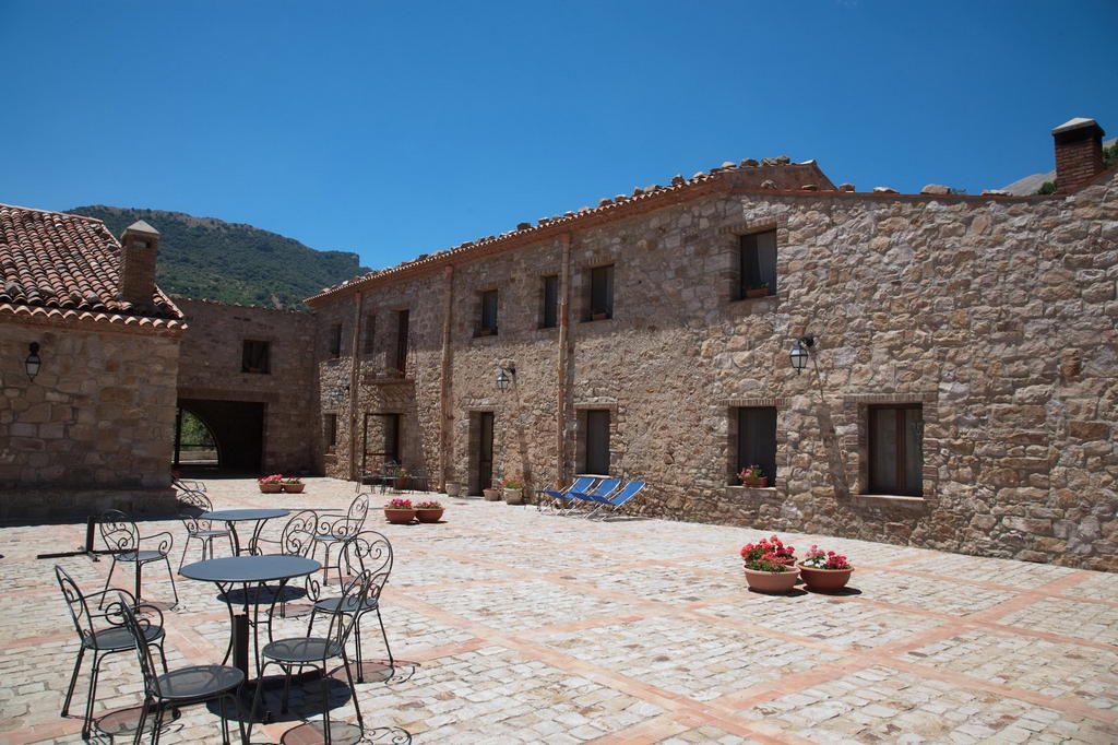 Masseria Rocca Di Gonato Castelbuono  Buitenkant foto