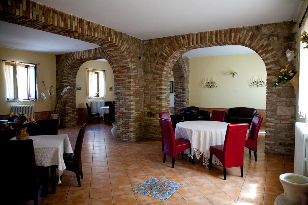 Masseria Rocca Di Gonato Castelbuono  Buitenkant foto